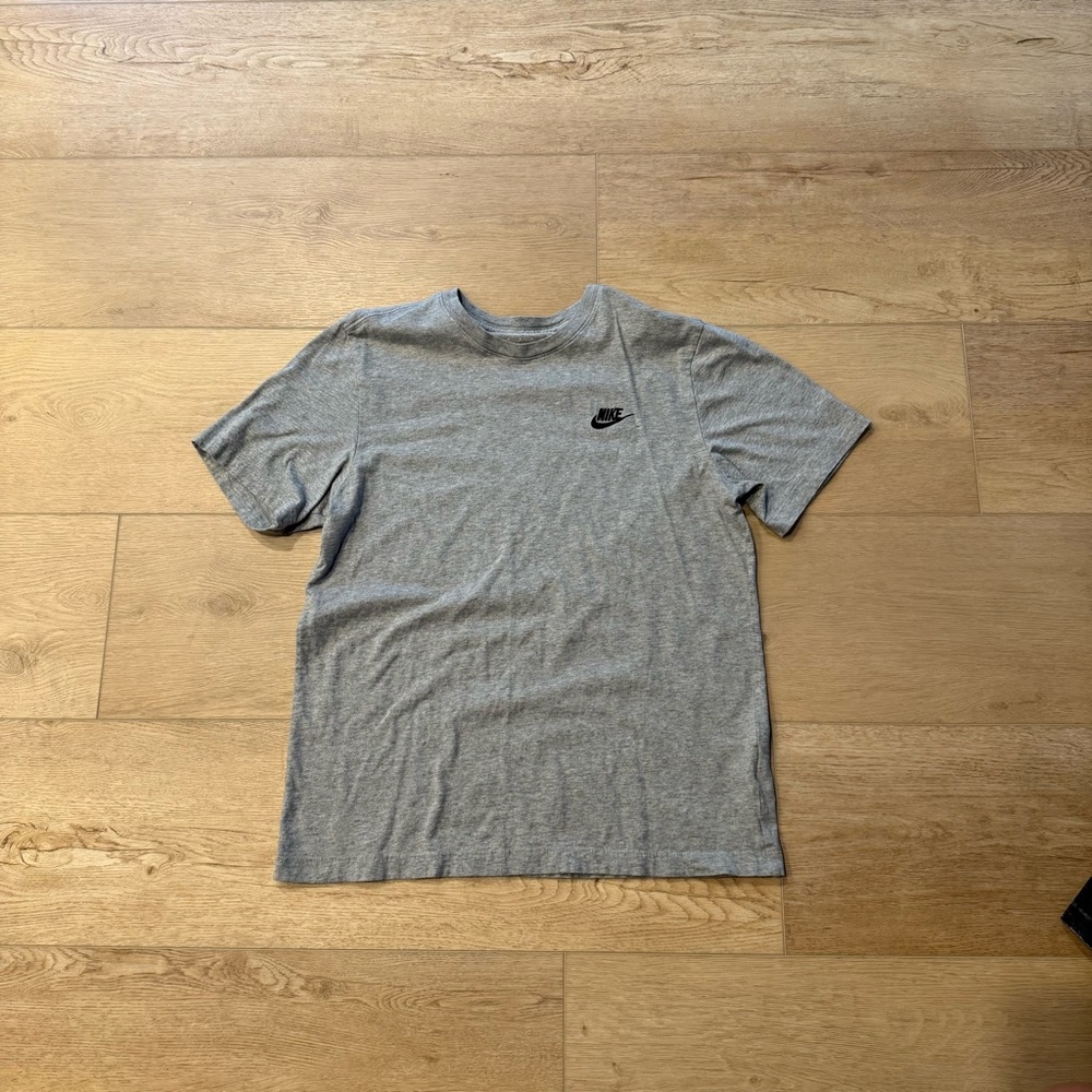 Nike Gray “The Nike Tee” Men’s Medium T-Shirt